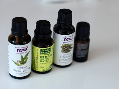 tea tree oil and other essential oils