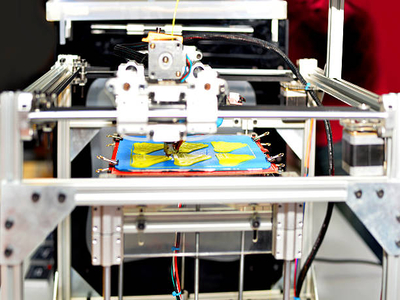 In 3D printing, the minimum wall thickness value is equivalent to the wall line width value set in the slicer you're using.